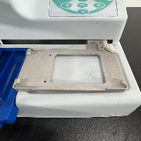 Thermo Multidrop Combi Microplate Washer image 3